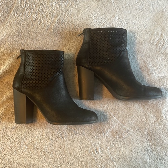 Women’s Apt. 9 Black Perforated High Heel Ankle Booties Boots; size 9.5 - Picture 2 of 10